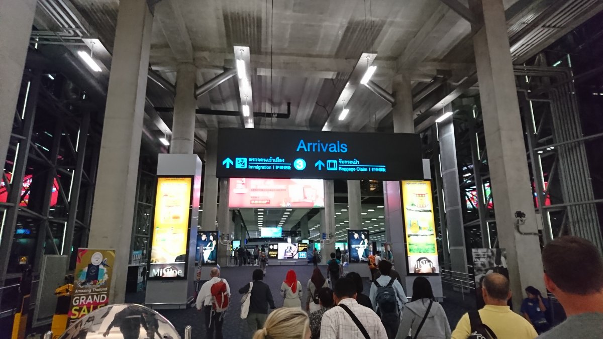 バンコク(スワンナブーム国際空港)深夜着の様子