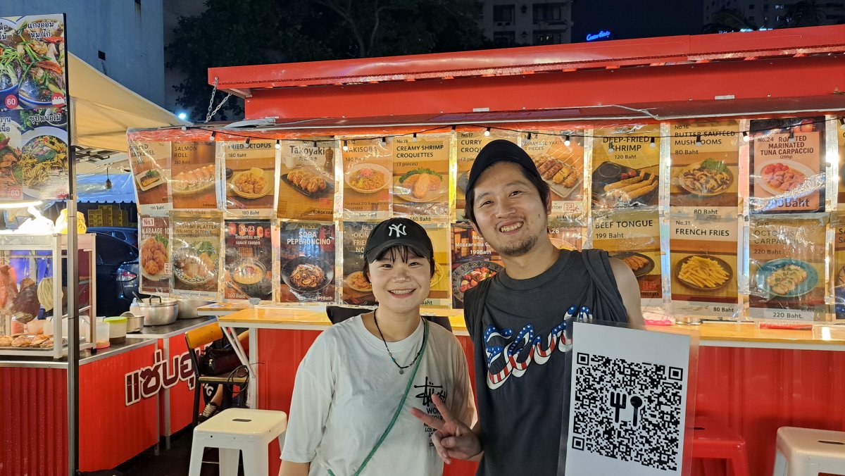 日本料理の屋台「ココカラ」さんのオーナー「みっちーさん」と、お声がけいただいた「かほさん(お姉さん)」