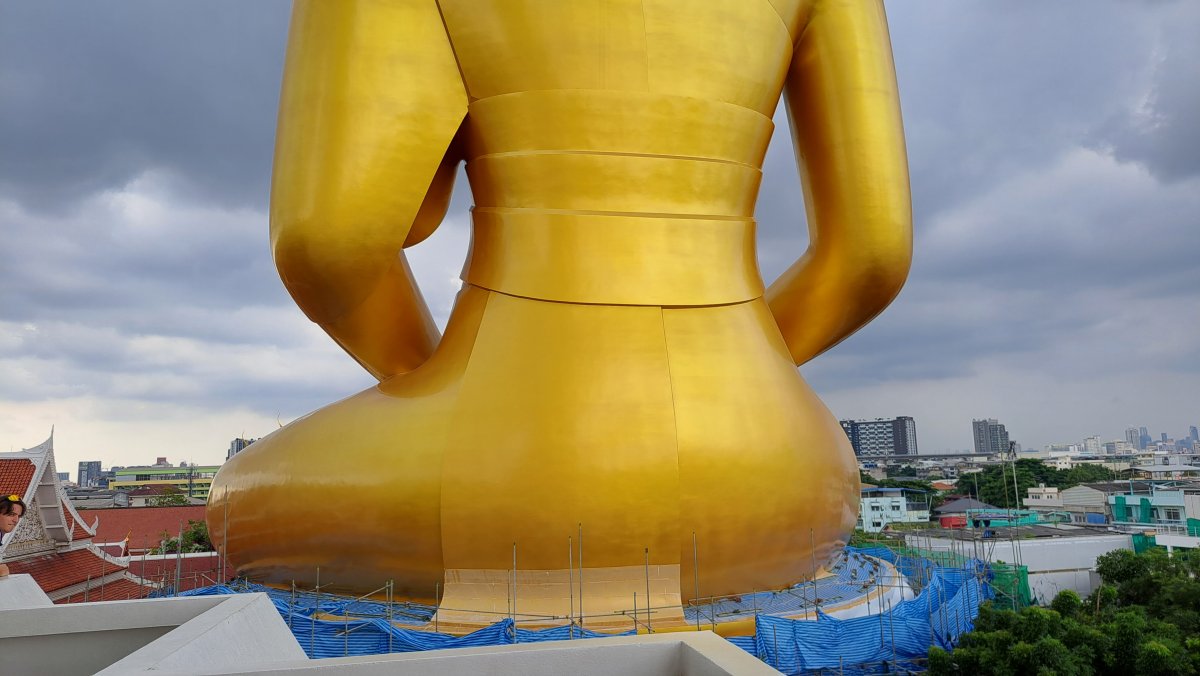 大仏の見目麗しい背中