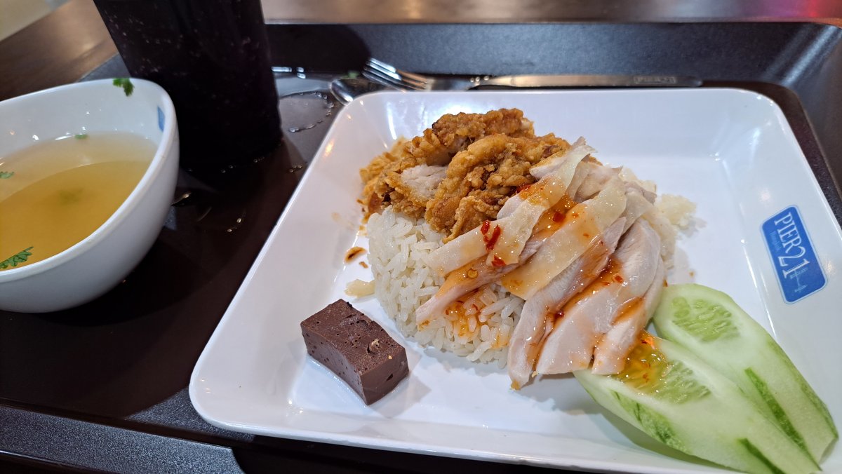 SIAM Chicken Rice のカオマンガイ