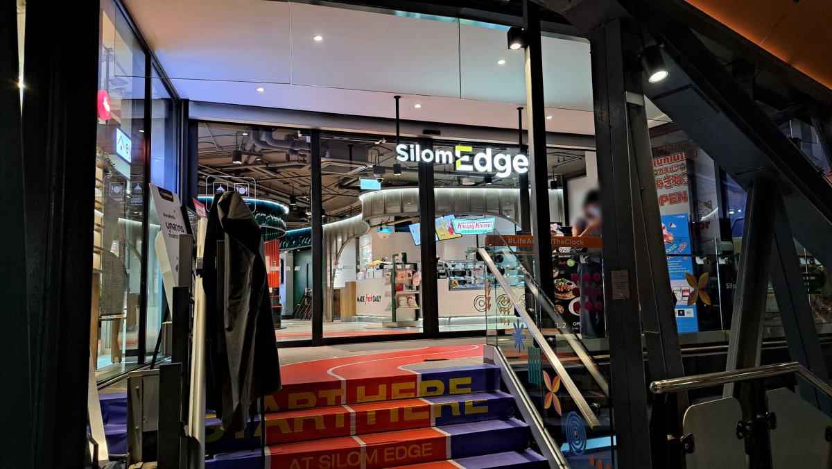 Silom Edge の入り口
