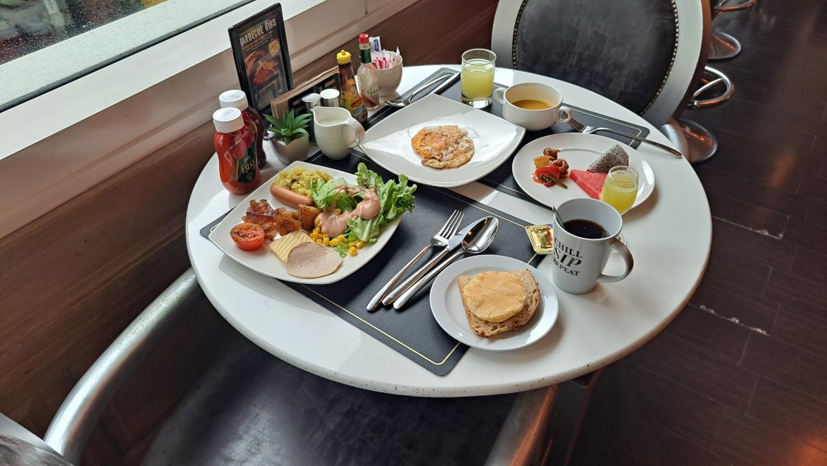 ブッフェスタイルで持った朝食