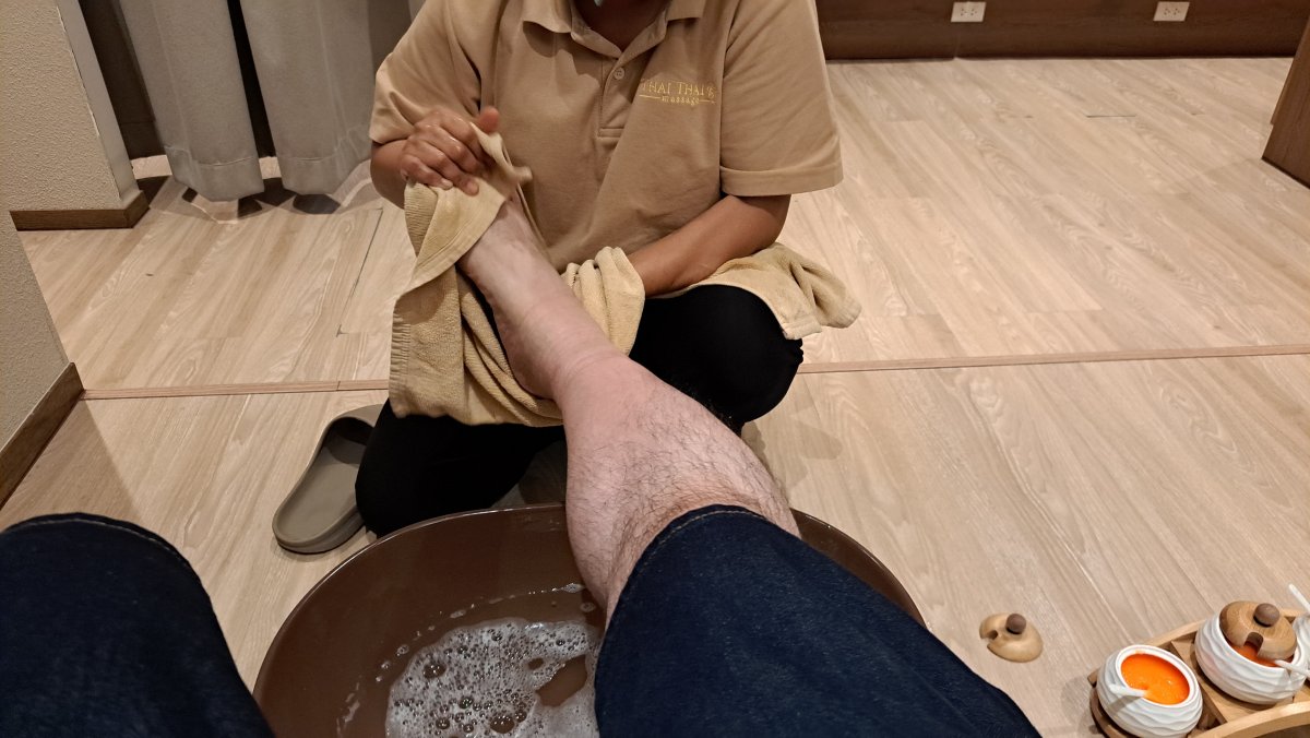 足を洗ってくれる