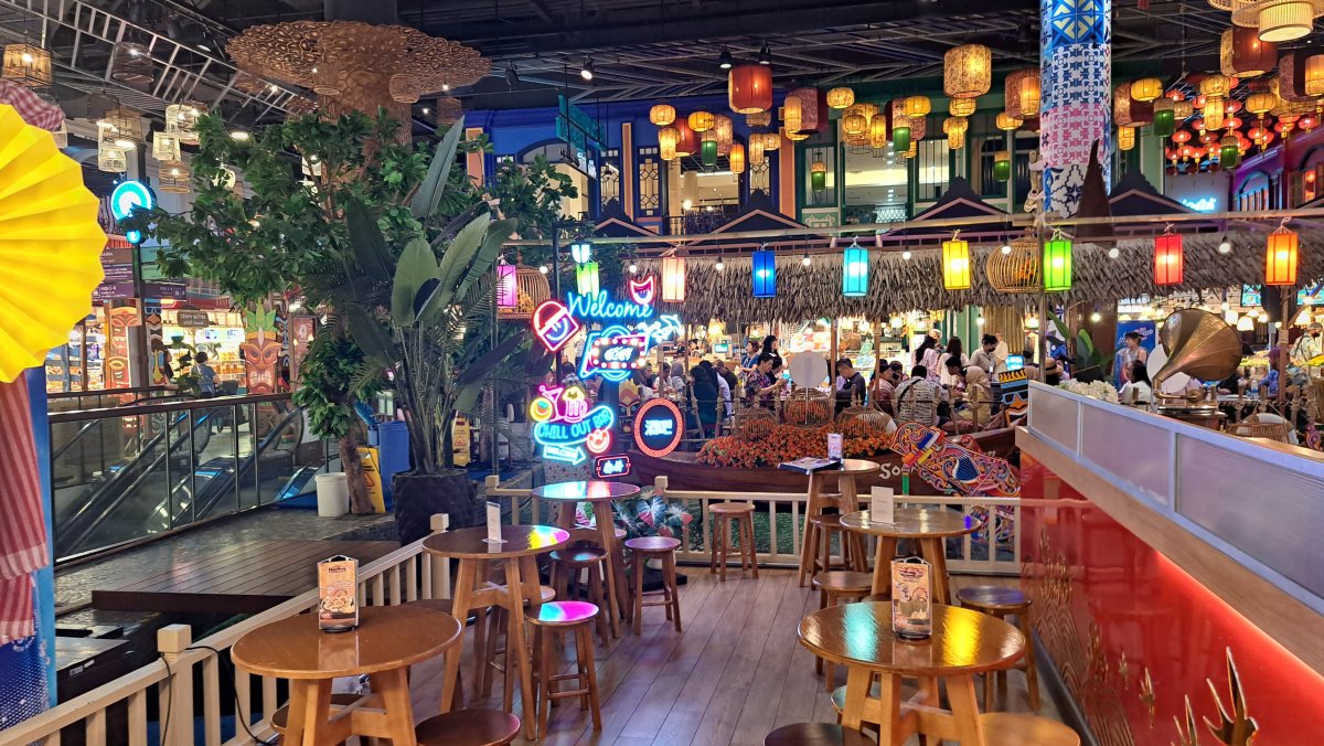 テーマパーク型グルメフロア