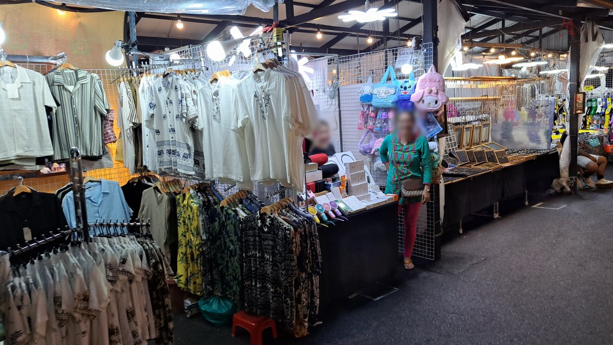 市場の雑貨売り