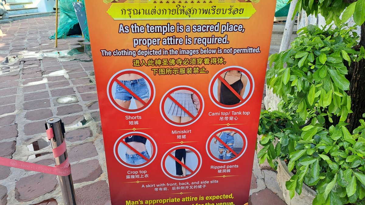 服装マナーの看板