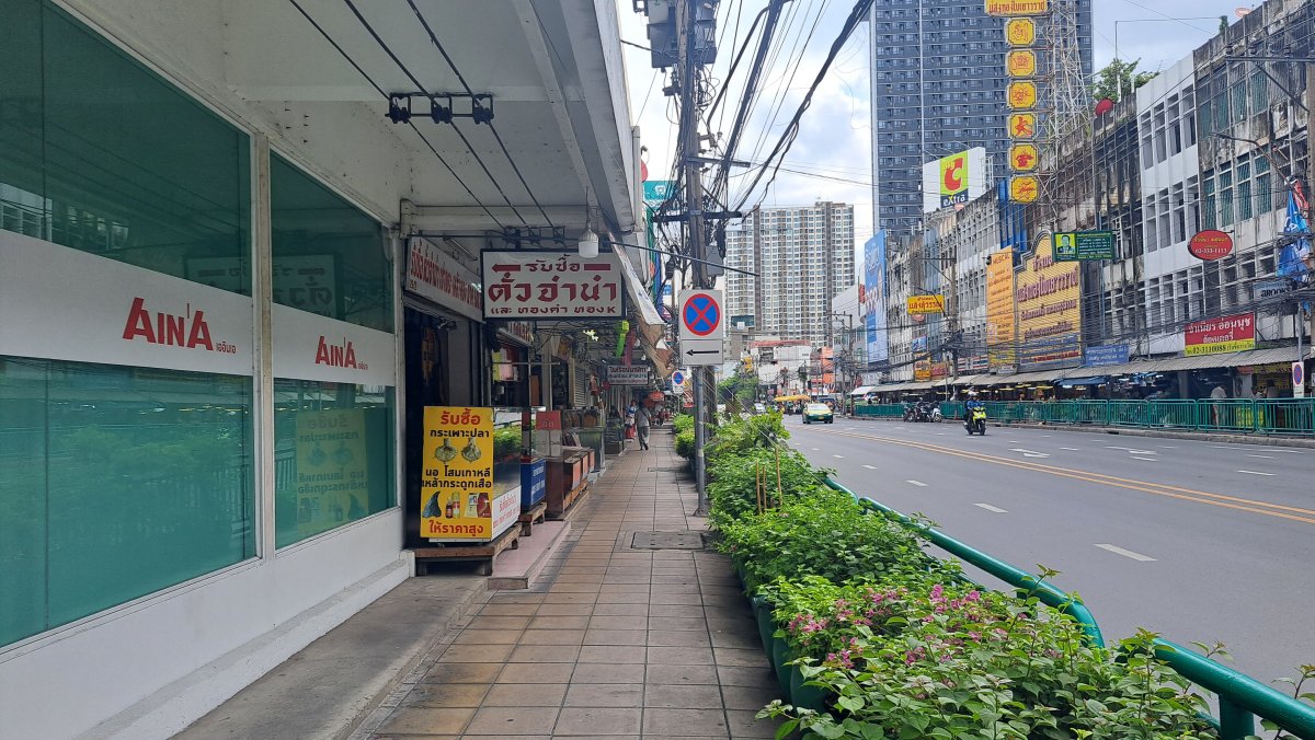 上海鶏飯オンヌット店に向かう道