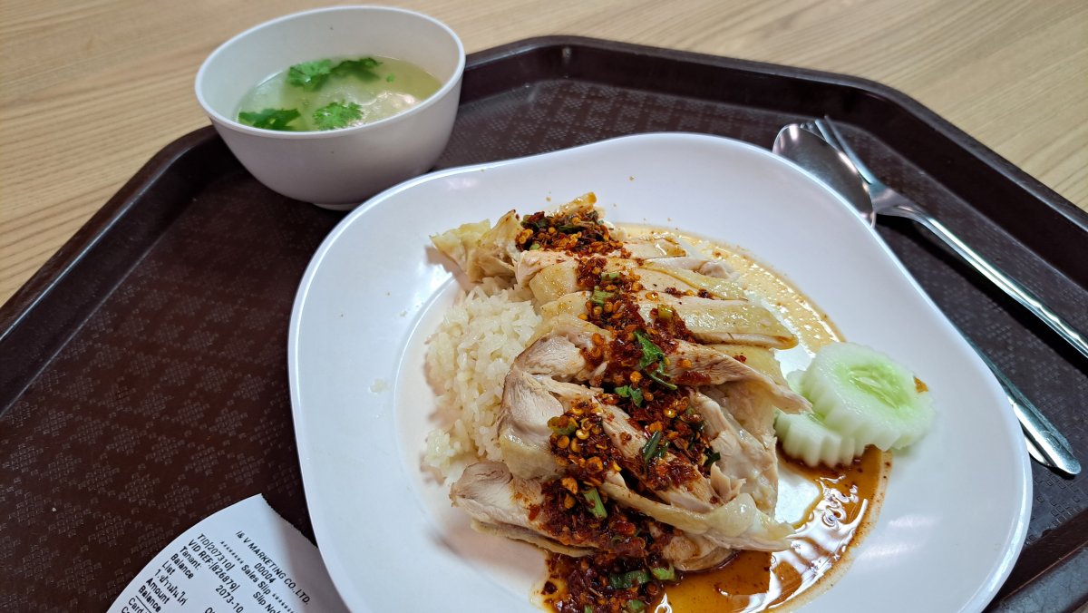 MAGIC フードコートのカオマンガイ