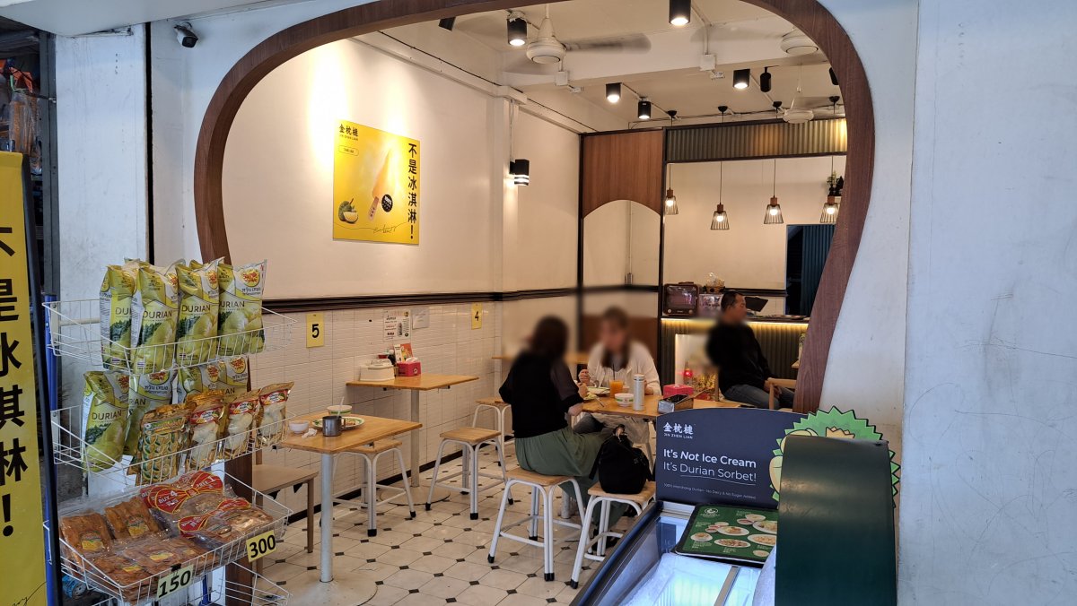 緑のカオマンガイを食べる別の店