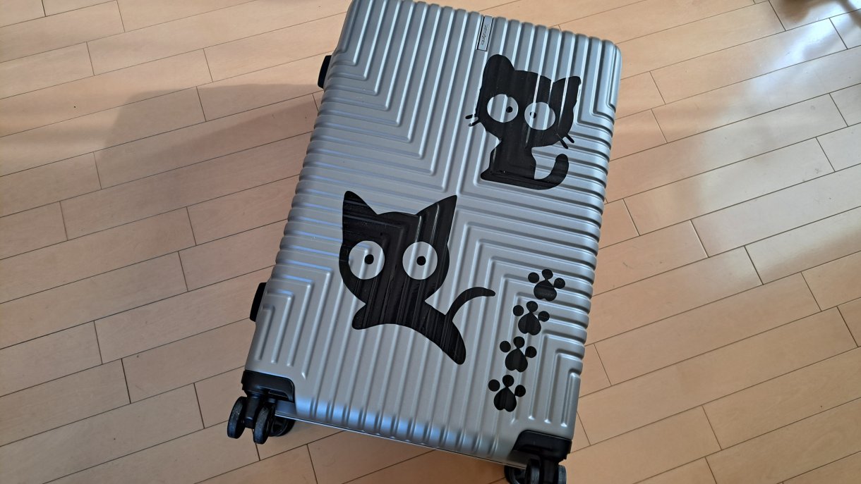 スーツケースにシールを貼ってみた