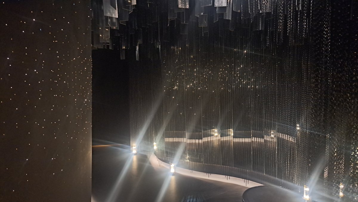 エレベーターへ続く通路