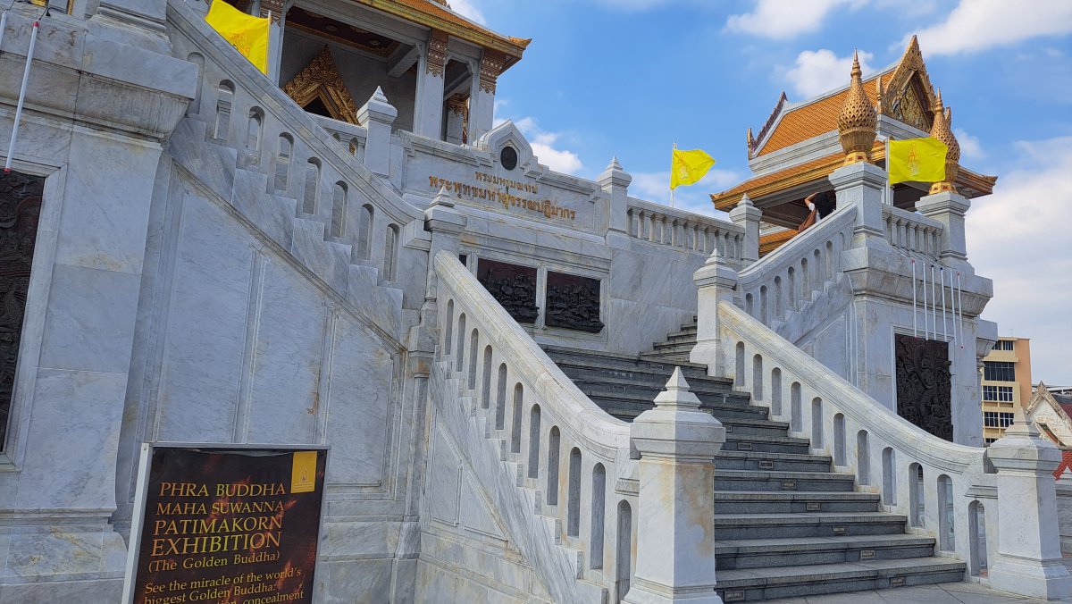 階段を上って上階へ。