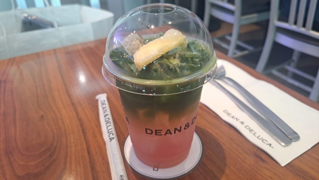 DEAN＆DELUCA カフェのフルーツジュース