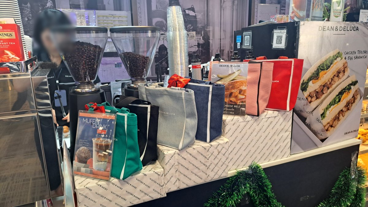 DEAN & DELUCA のバッグ