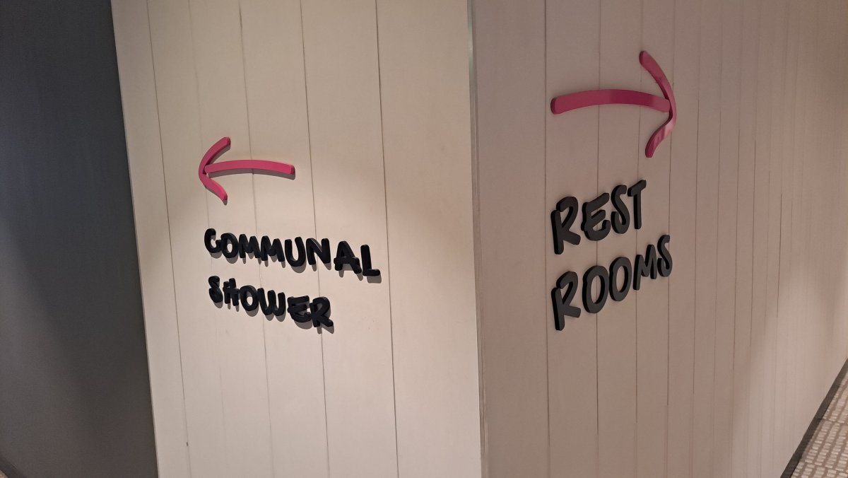 Communal Shower の方向