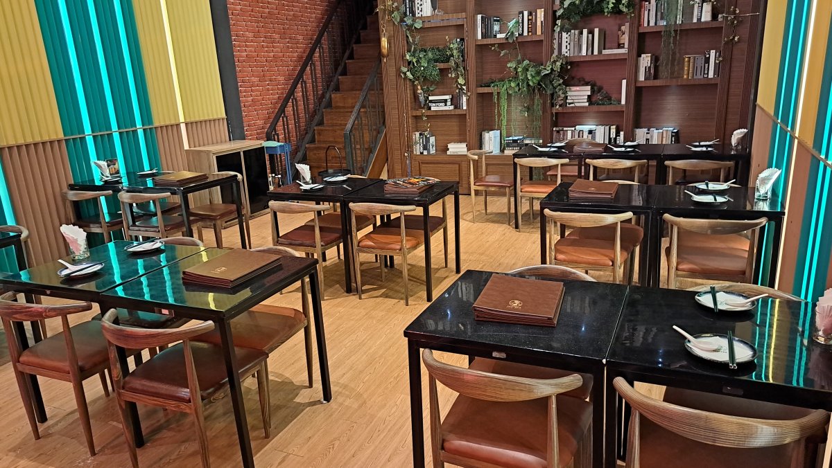 落ち着いた店内、ゆるく楽しめる