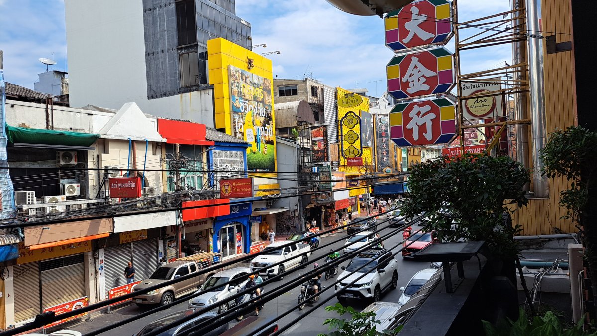 テラス席から眺める中華大通り