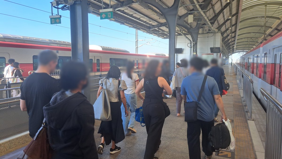 ドンムアン空港駅に着いたら人の流れに着いていく
