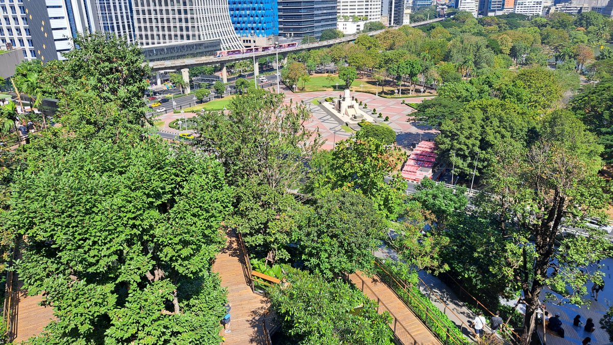 ルンビニー公園とつながっているように見える