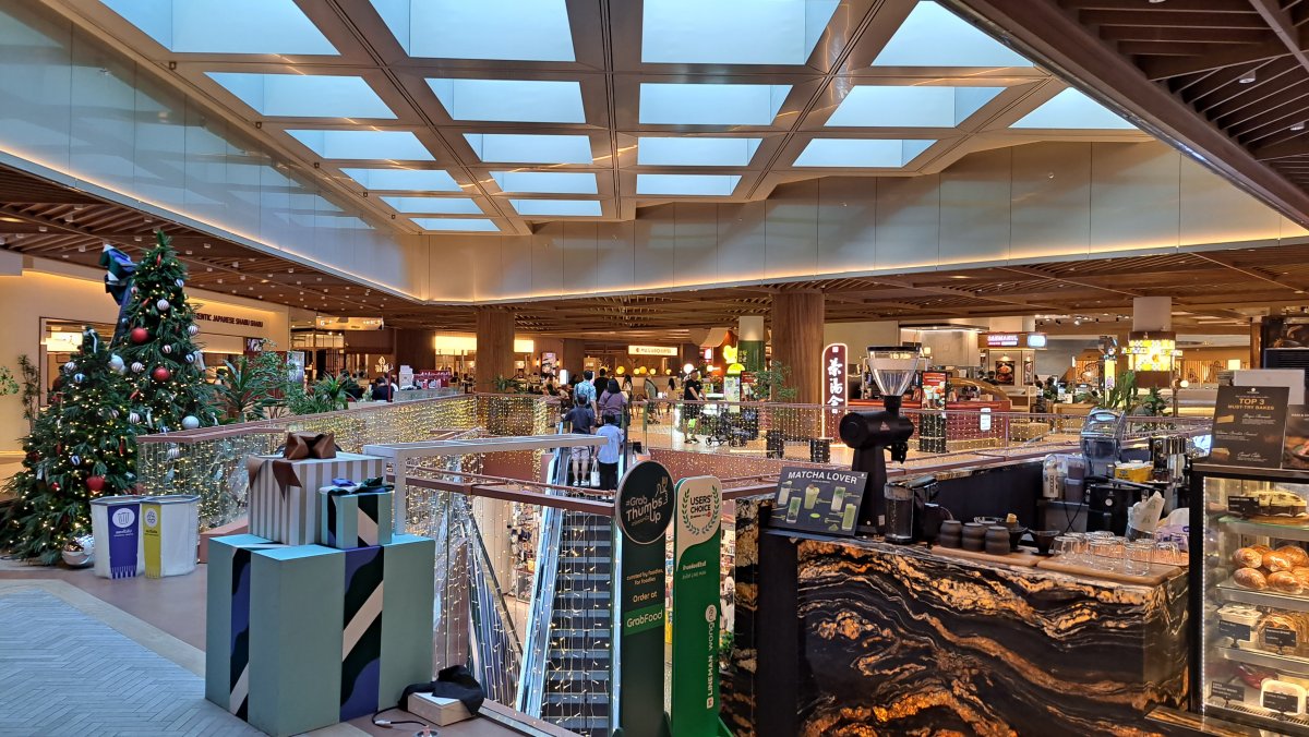 カフェ＆レストランフロア