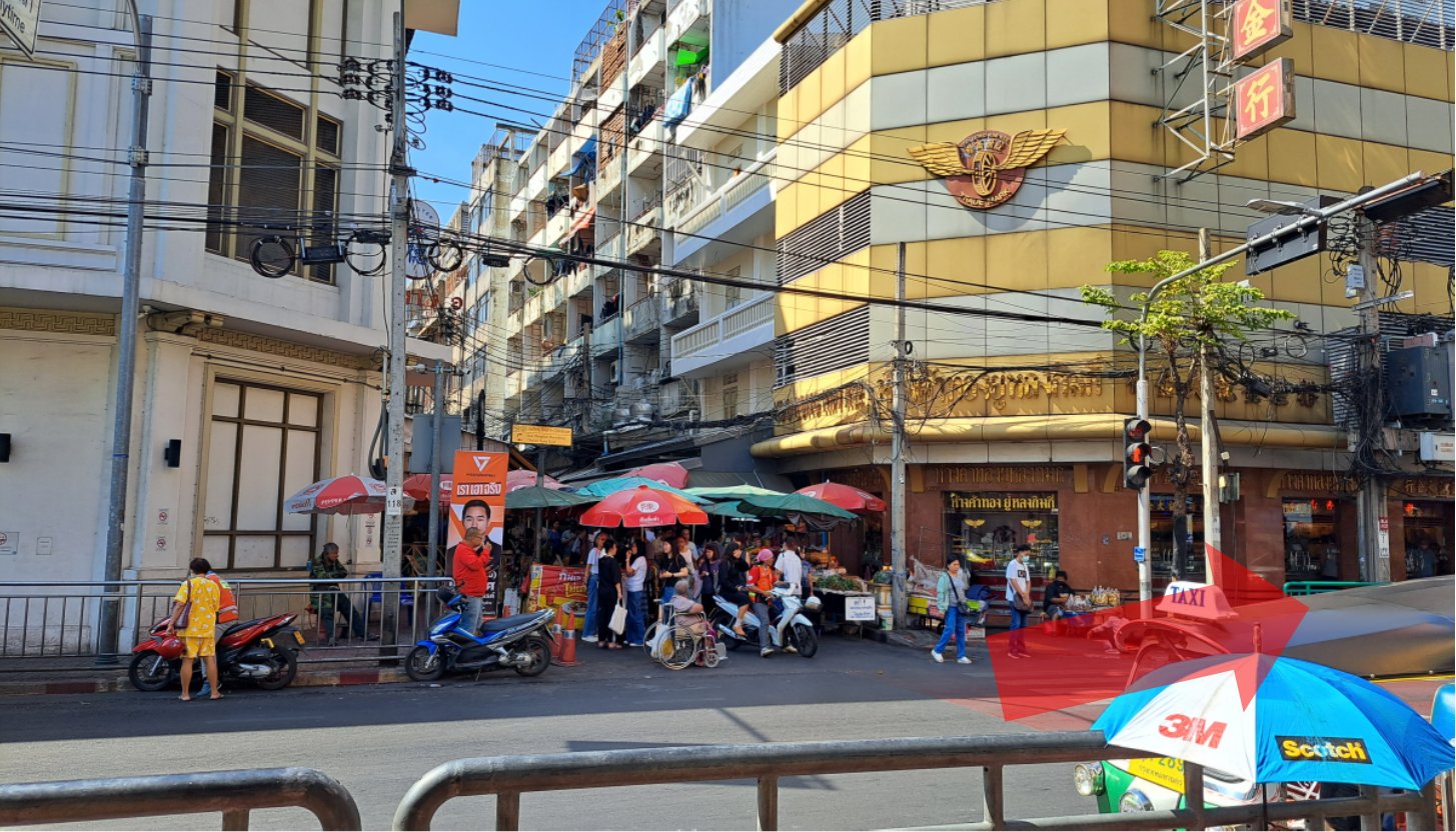 Wat Mangkon 駅3番出口を出たところ