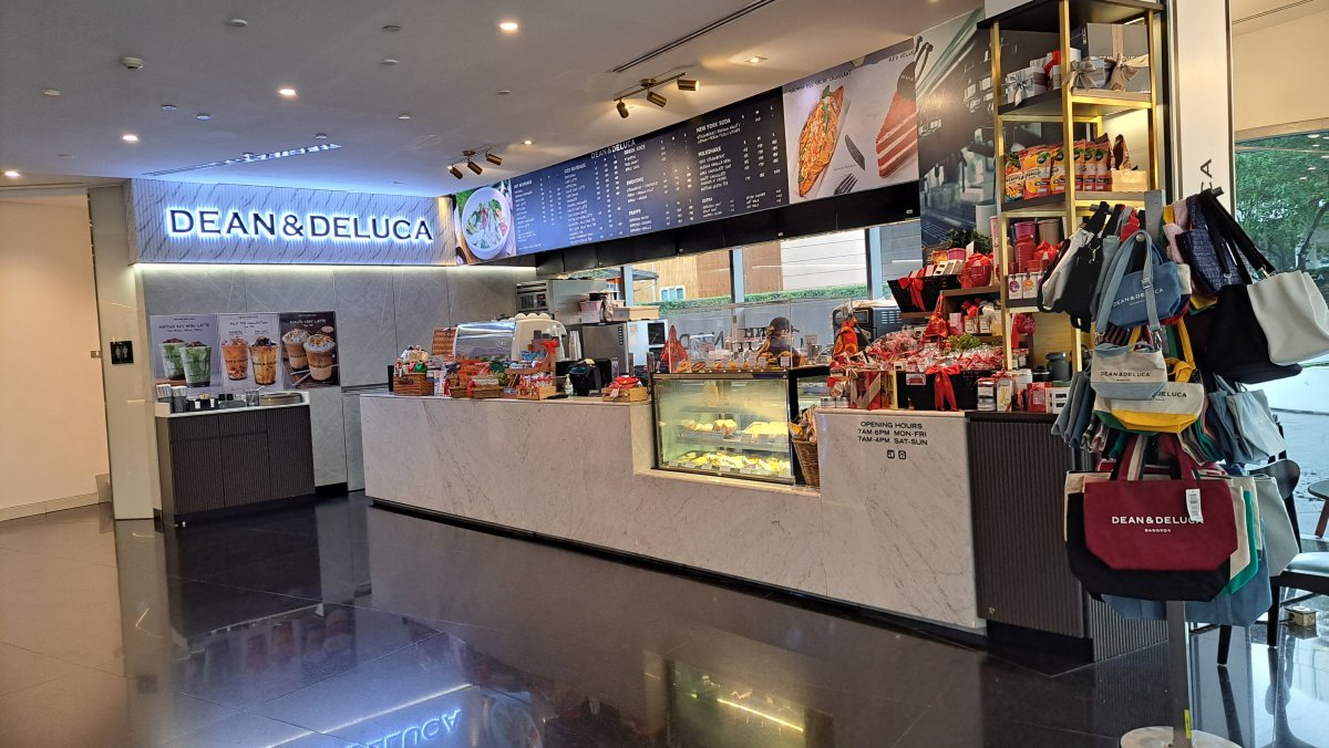 「Sathorn Square」店の外観