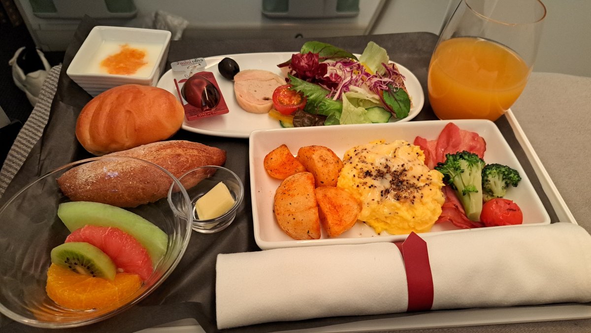 2026年2月 関西空港深夜発→スワンナプーム朝着便の食事 洋食