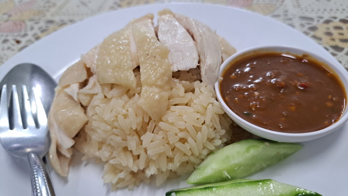 「ヘンヘンカオマンガイ(Heng Heng Chicken Rice)」のカオマンガイ