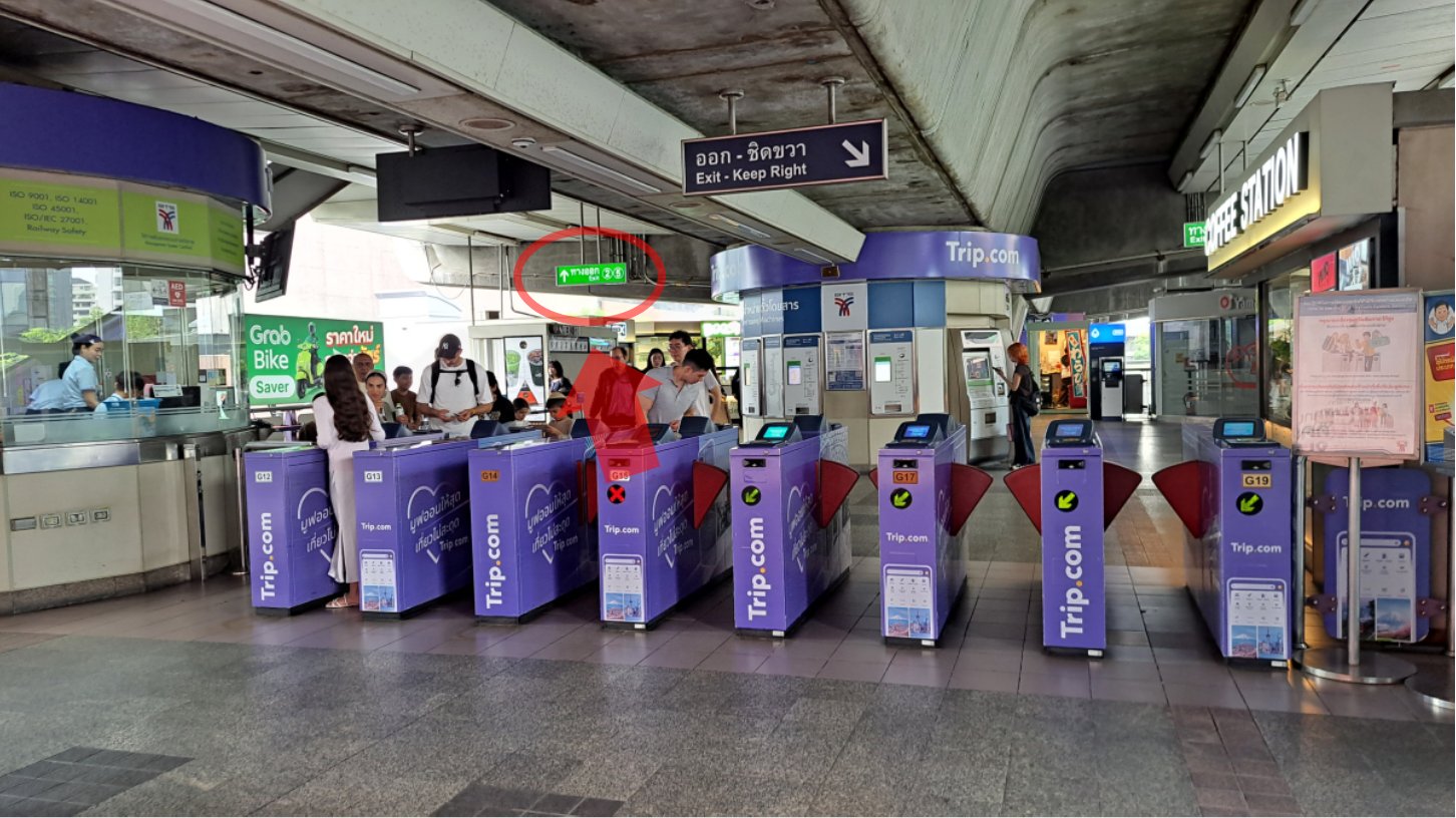 チョンノンシー駅で電車を降りたら、改札を出て②⑤番案内の方に進む