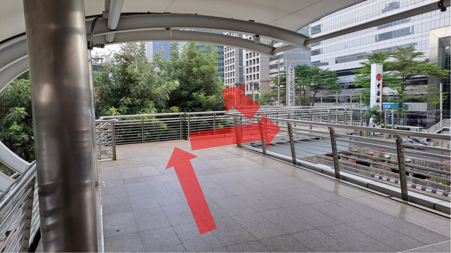 道なりにクネクネっと曲がりながら進みます。