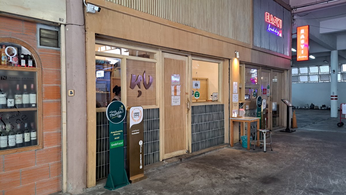 建物の中にお店がある