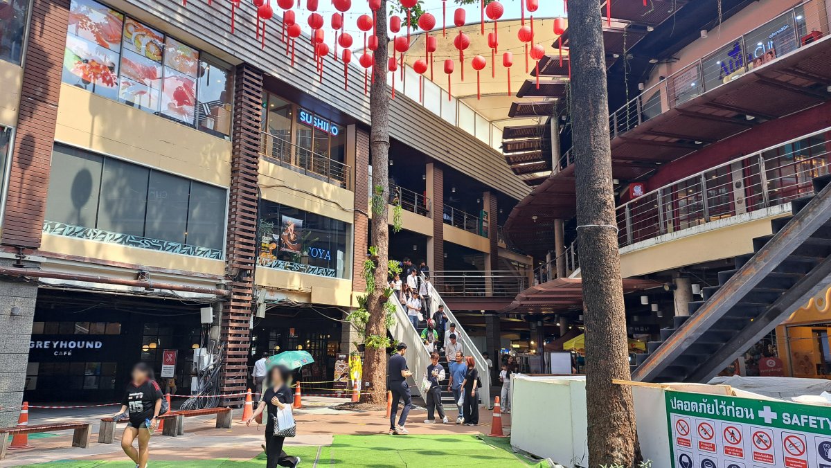 多数のレストランが入っているモール