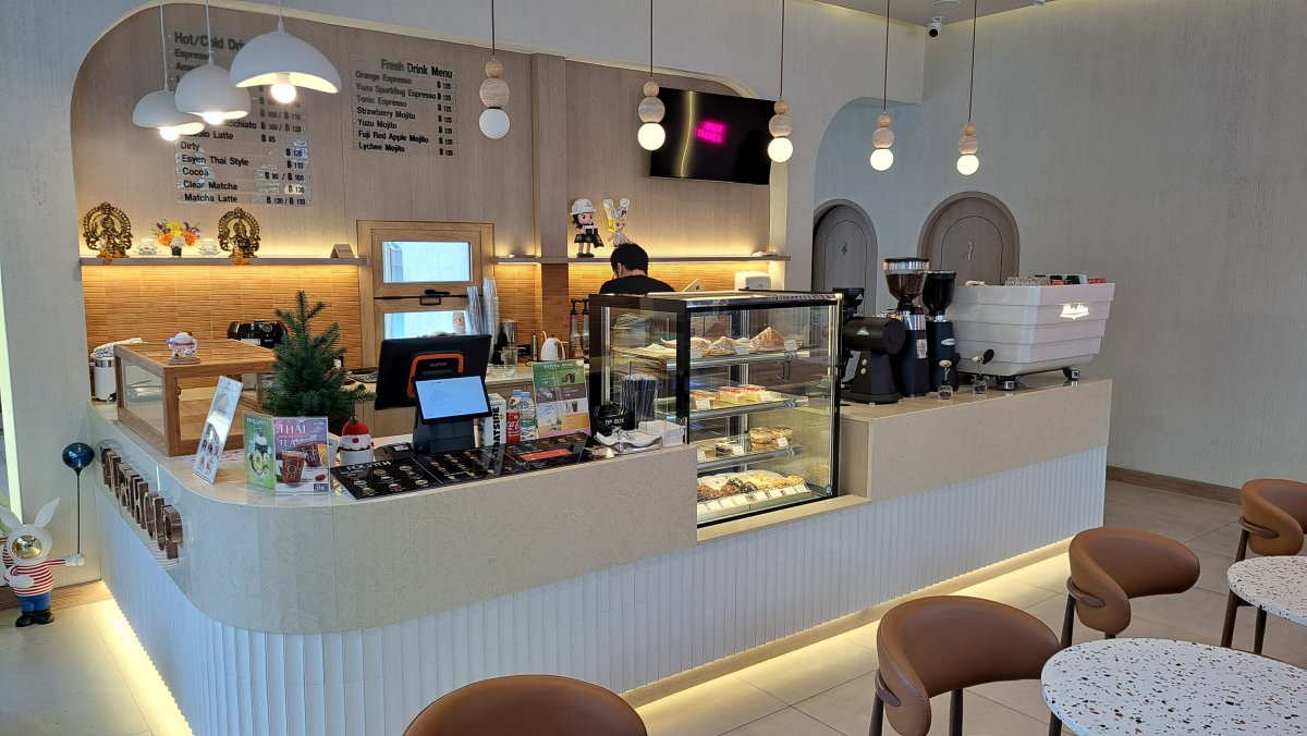 白を基調としたオシャレな店内