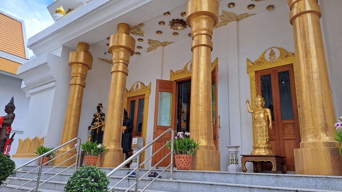 本堂(ウボーソット/ヴィハーン)