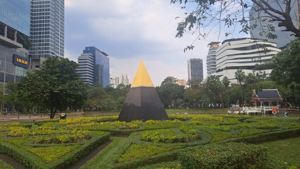 ベンチャシリ公園のアートなシンボル