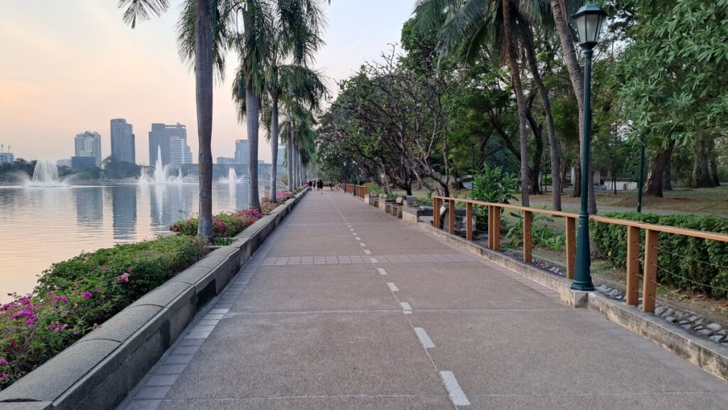 広くて走りやすそうなランニングコース