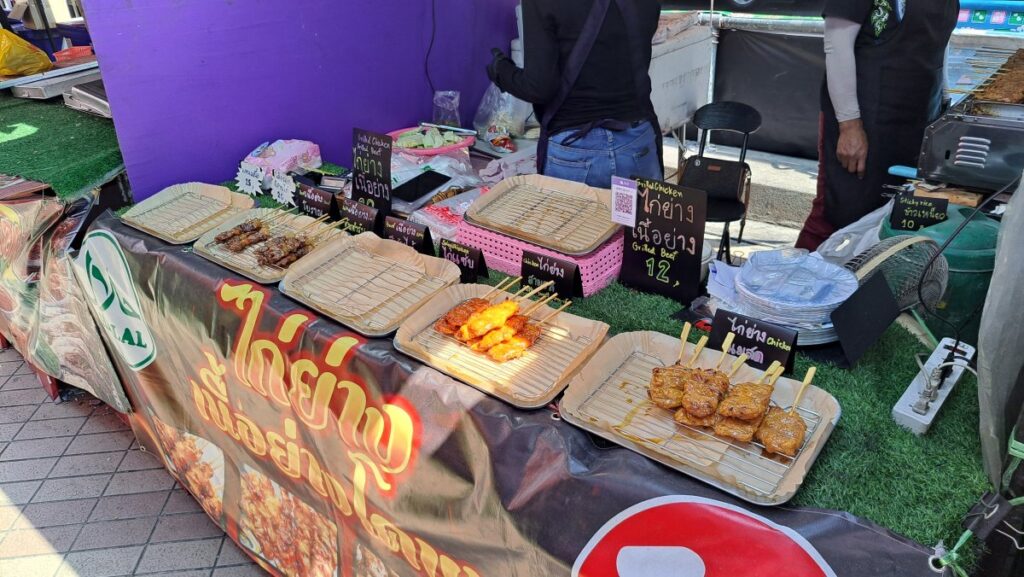 オンヌット Lotus’s 前の屋台の串焼き