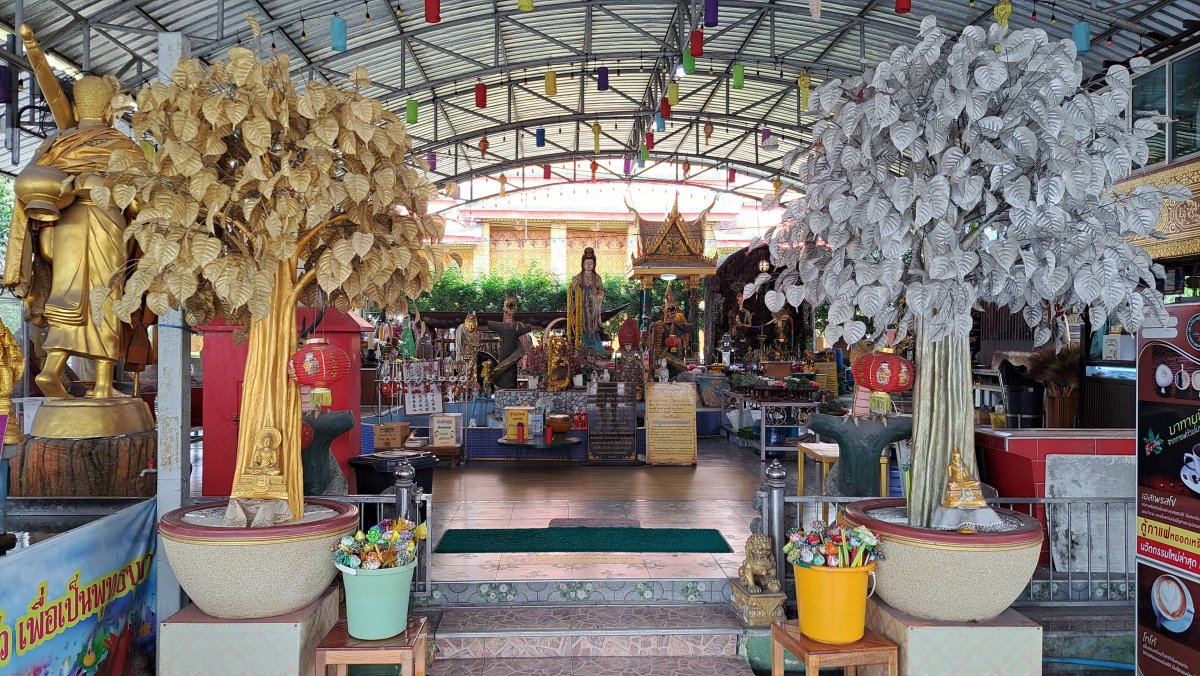 カオスで雑多な仏像群