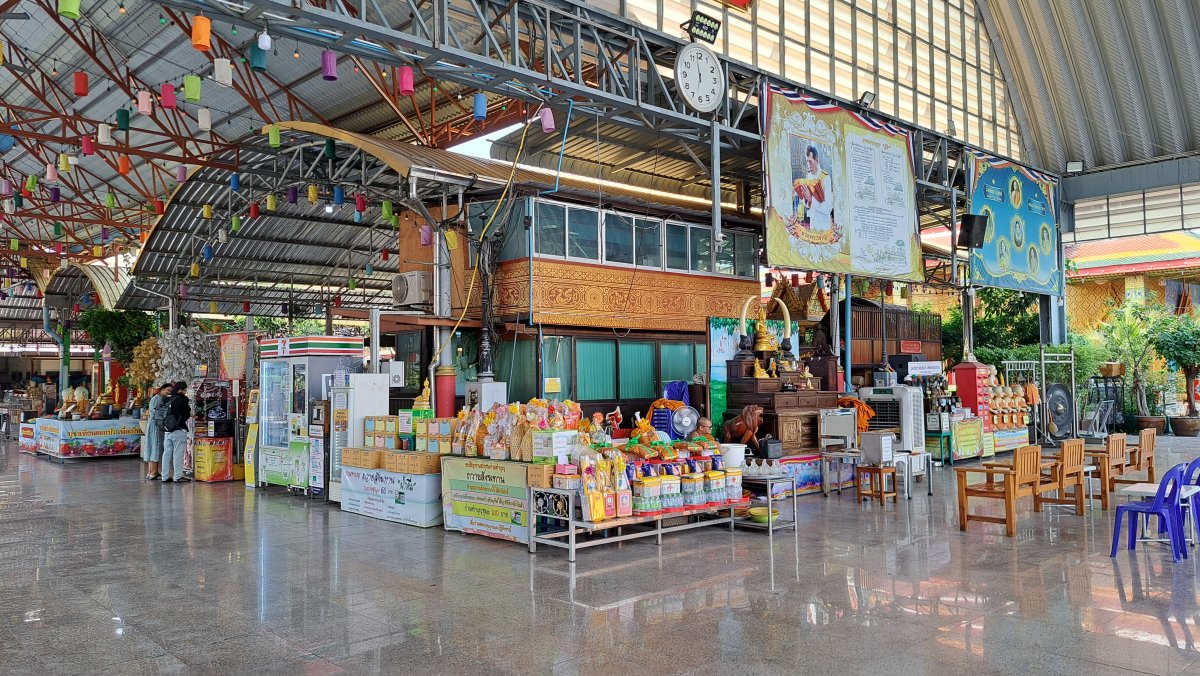 ワット・マハーブット内の様子