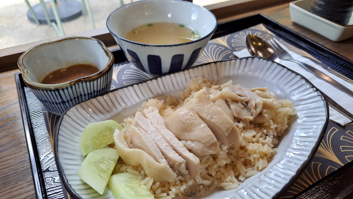 絶品美味しい!丁寧に炊き込まれたライスとやわらかい鶏肉