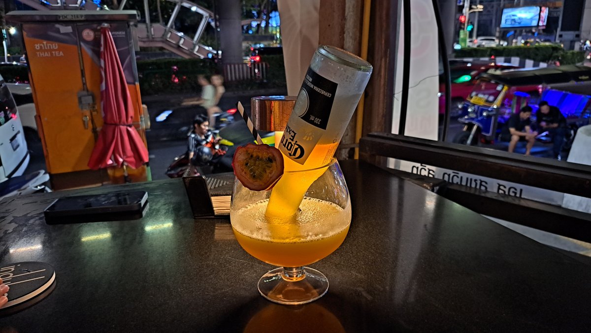 Indulge レストランの夜は BAR タイム