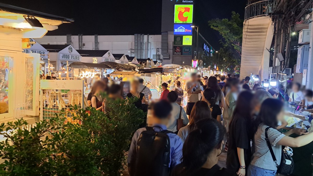 MRTタイ文化センター駅からアクセス良好