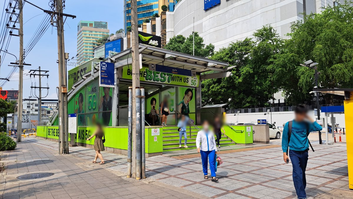 MRT スクンビット駅の出口