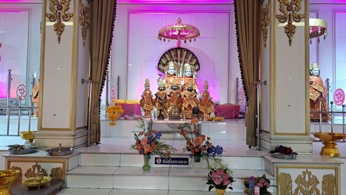 ヴィシュヌ寺院の神像