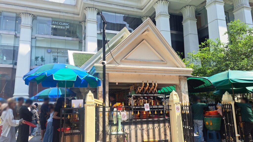 エラワン廟の入り口