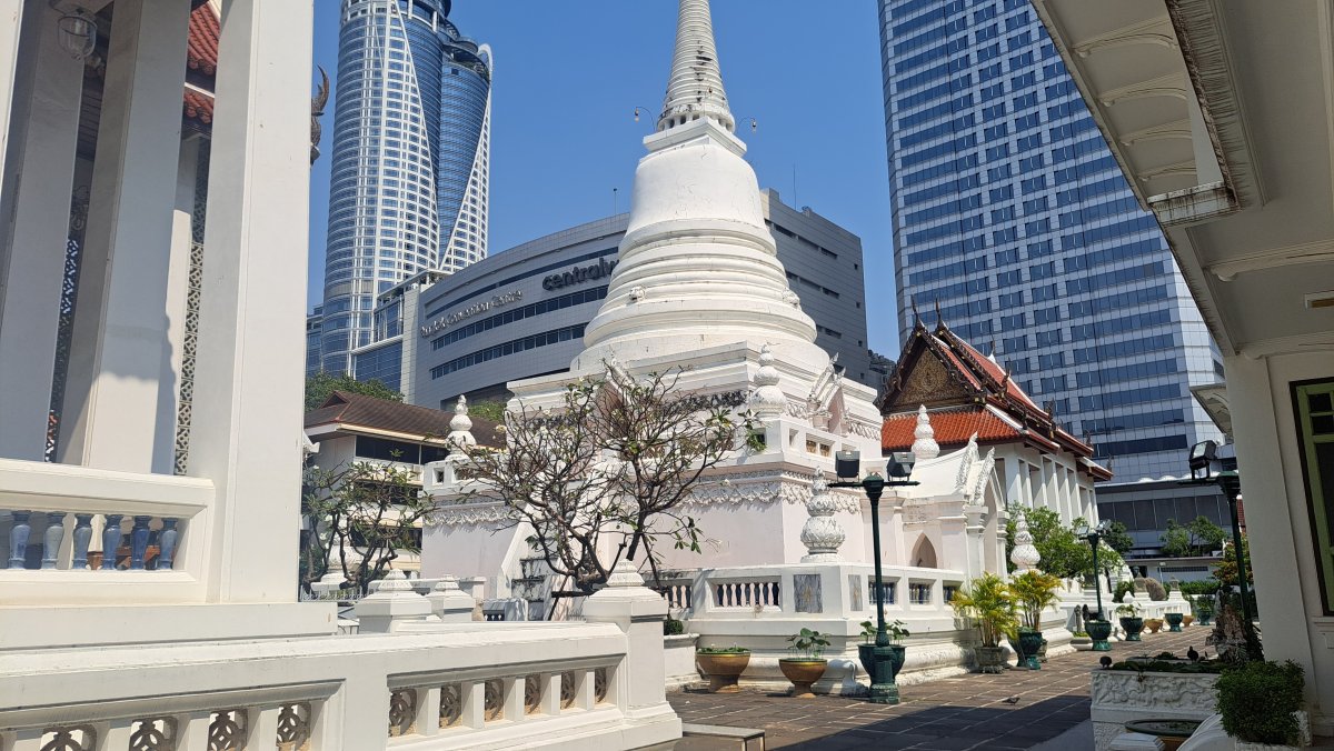 ワット・パトゥム・ワナーラームの寺院建物