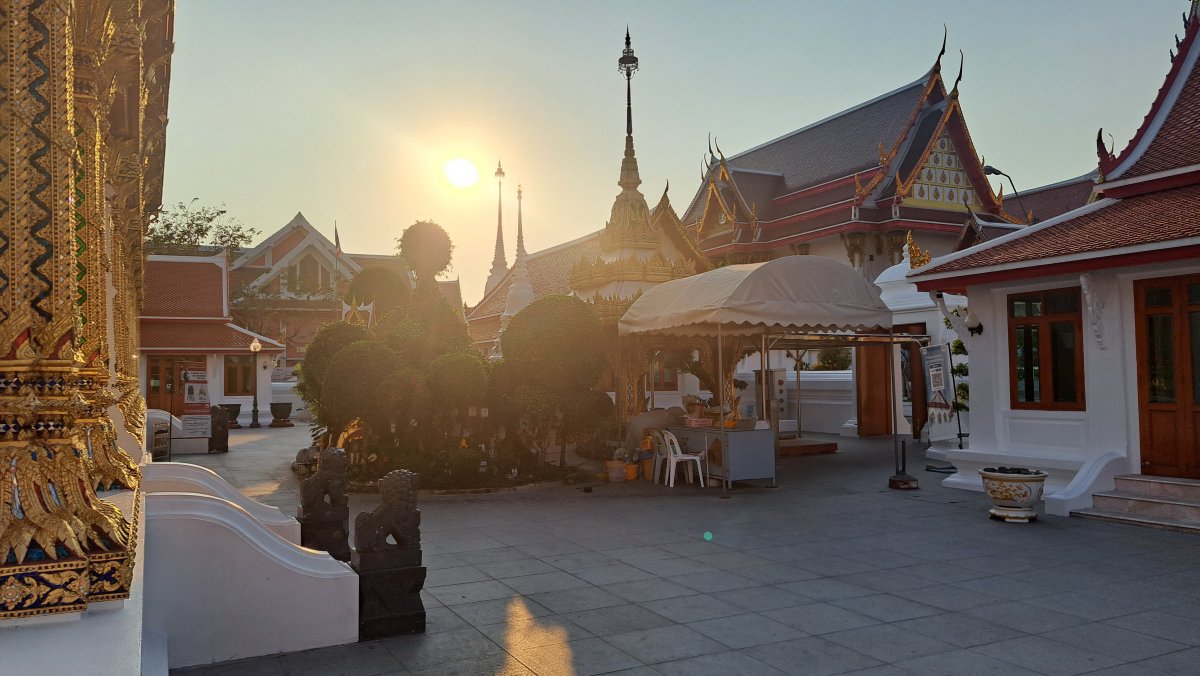 夕暮れ時のワット・チャナソンクラーム