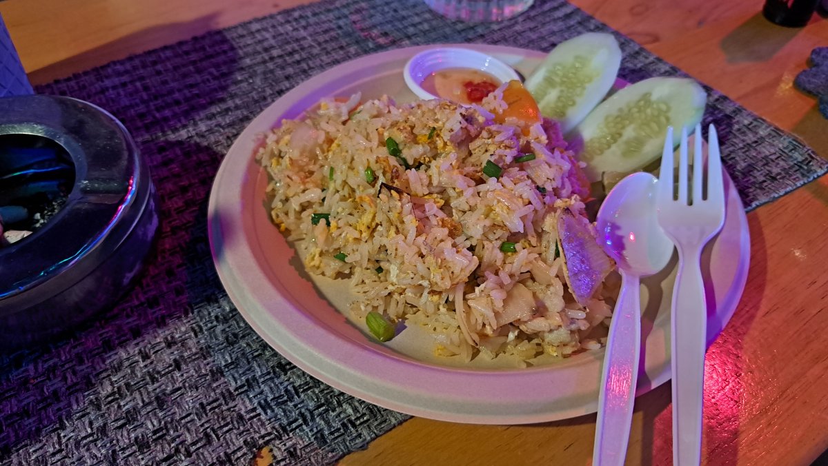 Soi7 のバーで食べるご飯