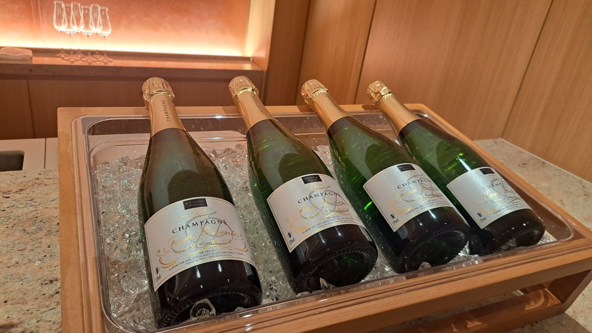KIX Lounge Premium（ラウンジ）の特別シャンパン