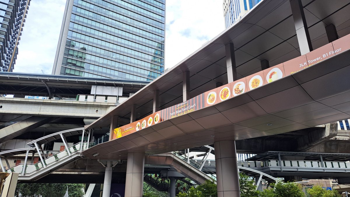駅から続く高架
